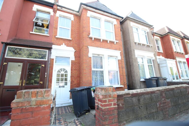 A Large 3/4 Bedroom house in Wood Green N22 Bracewells
