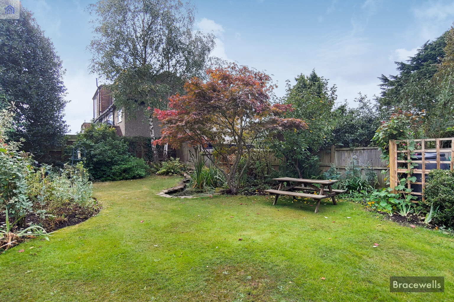 A Lovely Halls Adjoining SemiDetached House in East Finchley N2